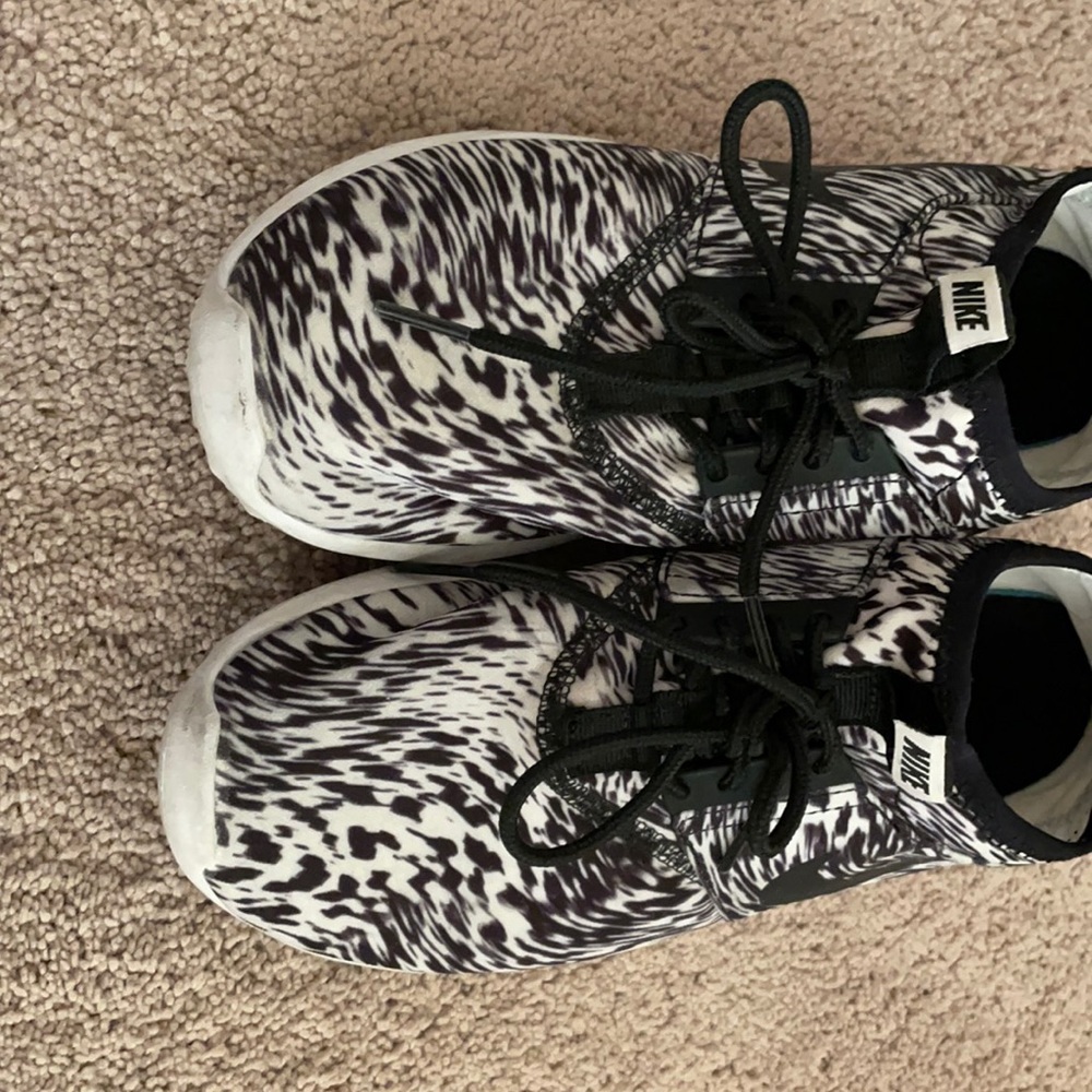 Nike tennis shoes